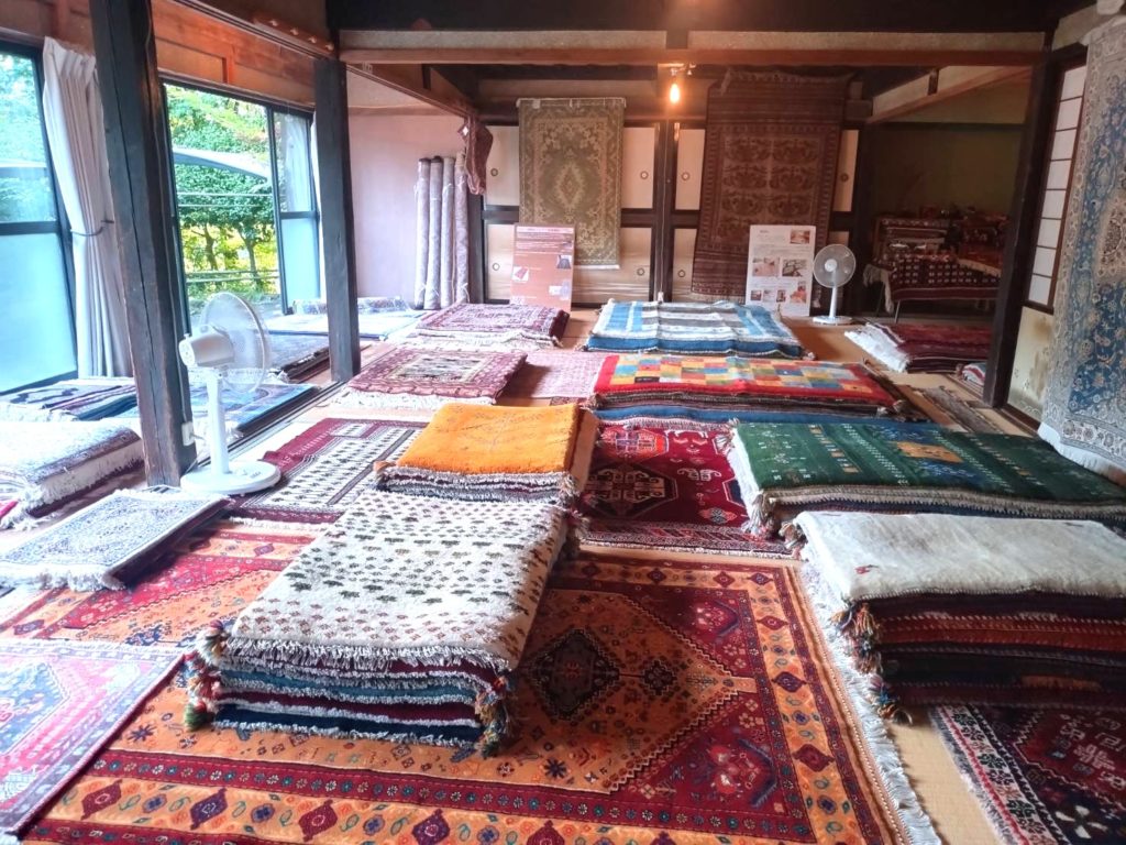 ギャッベ、キリム、ペルシャン・ラグ専門店 - ロイヤルバザール